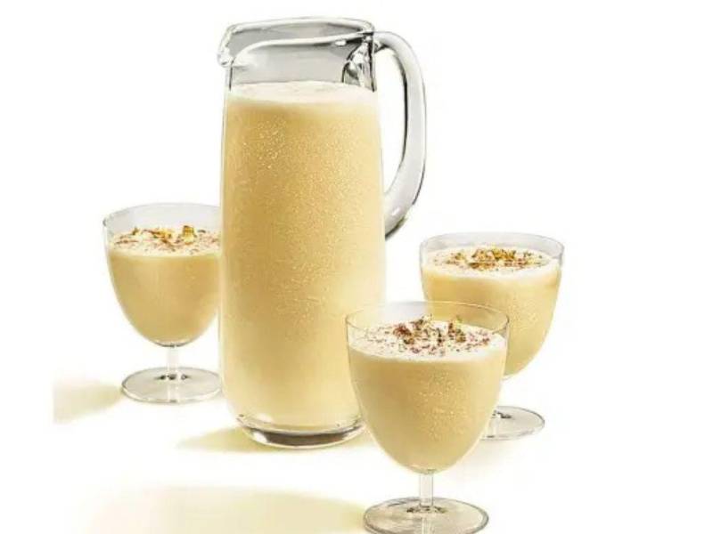 El rompopo es una de las bebidas tradicionales más esperadas de la temporada navideña en Honduras.