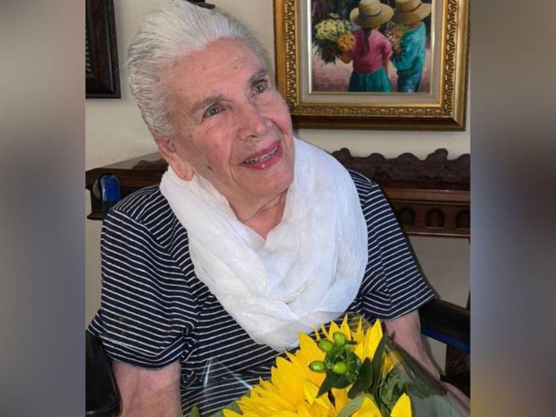 Fotografía en vida de Bessie Watson de Reina.