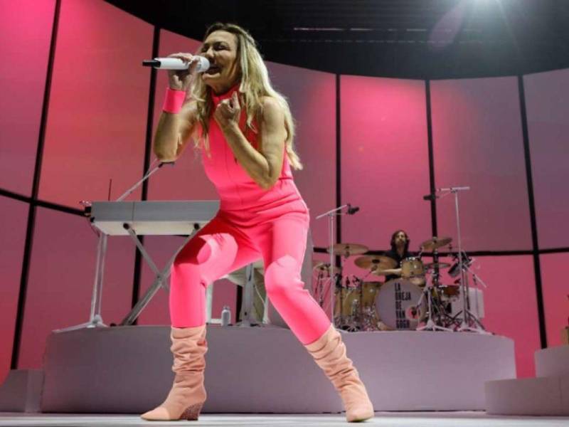 Durante el concierto Amaia Montero admitió sus dificultades vocales: “La primera vez que me subo y lo hago fatal, soy consciente”, comentó entre risas, mientras el público respondía con aplausos y coreando su nombre.