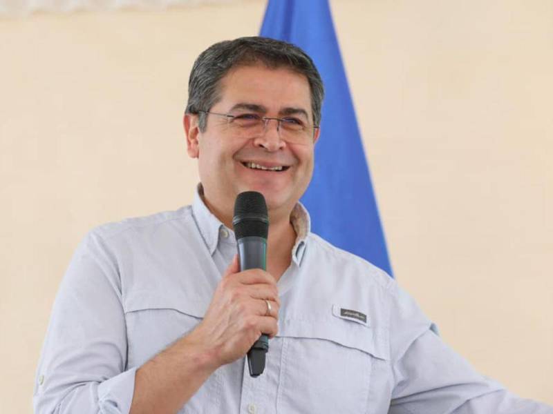 El expresidente Juan Orlando Hernández salió en libertad el 1 de diciembre de 2025, según confirmó su esposa.