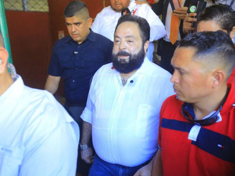 Redondo durante las elecciones generales del 30 de noviembre. Buscó la reelección por Cortés, pero fue derrotado en los últimos comicios.