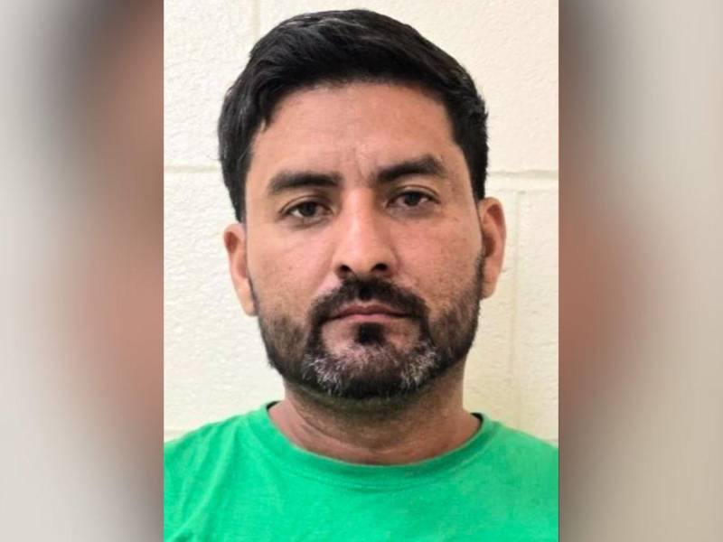 Tras recibir una sentencia de cinco años de prisión, fue deportado al concluir su condena.
