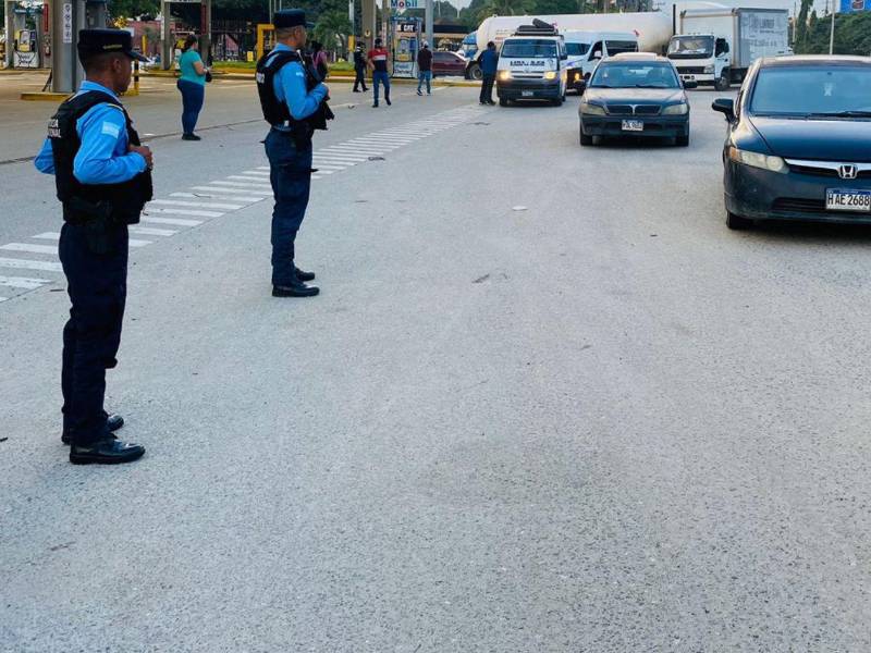 Agentes policiales sostuvieron los operativos durante varias horas, ayer, sábado.