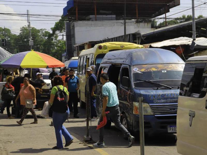 Según transportistas de San Pedro Sula, las rutas urbanas mantienen la tarifa del pasaje en 15 lempiras.