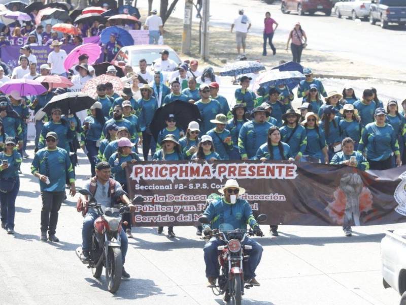 El colectivo magisterial presente en la movilización de San Pedro Sula.