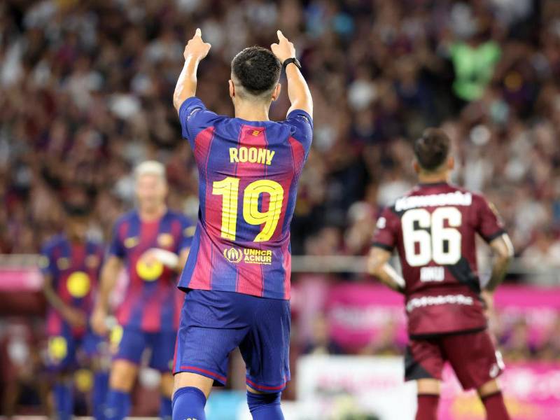 Roony celebrando su primer gol con el Barcelona.