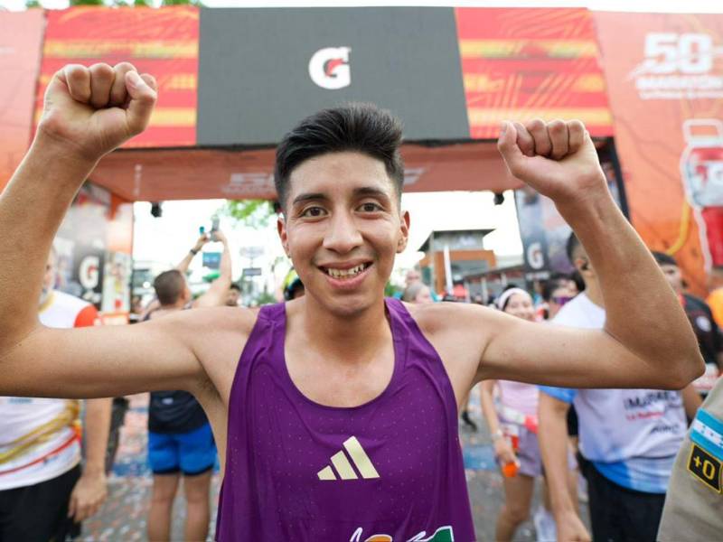 Diego Tumax ofreció una exhibición de resistencia y calidad al dominar de principio a fin la exigente prueba de los 21 kilómetros.