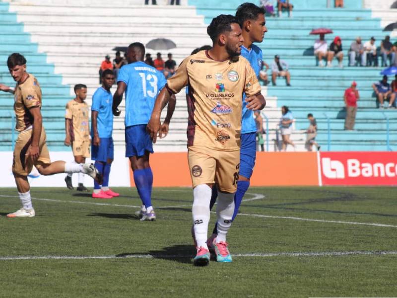 Génesis FC y Choloma se enfrentan esta tarde en el Estadio Suazo Córdova.