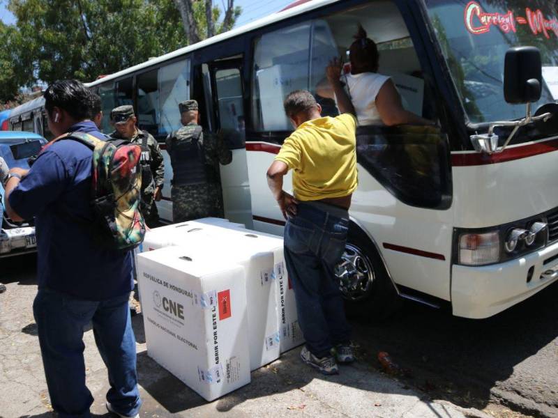 Solo una empresa presenta oferta en el CNE para transportar maletas electorales