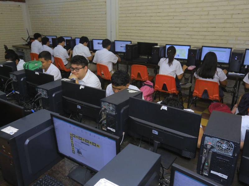 El JTR cuenta con seis laboratorios para la carrera de Informática.