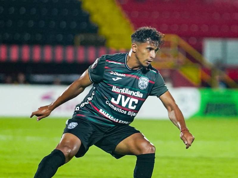 El lateral derecho Natael Martínez hizo su debut con Marathón.