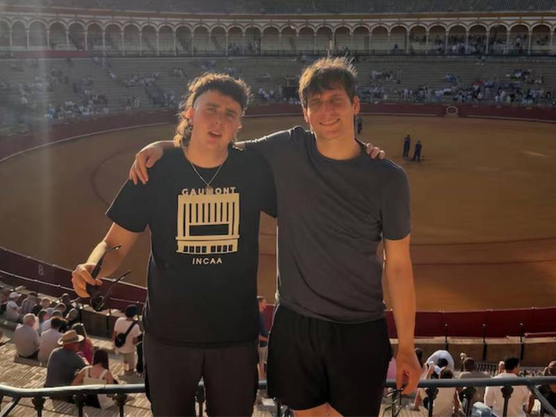Allegados al youtuber Gaspar 'Gaspi' Prim Díaz y al productor Lucas Vignale, ambos argentinos que figuran en el listado de pasajeros de uno de los helicópteros que chocó este domingo contra otro en Río de Janeiro, lamentaron el accidente a la espera de la confirmación de las identidades de las víctimas.