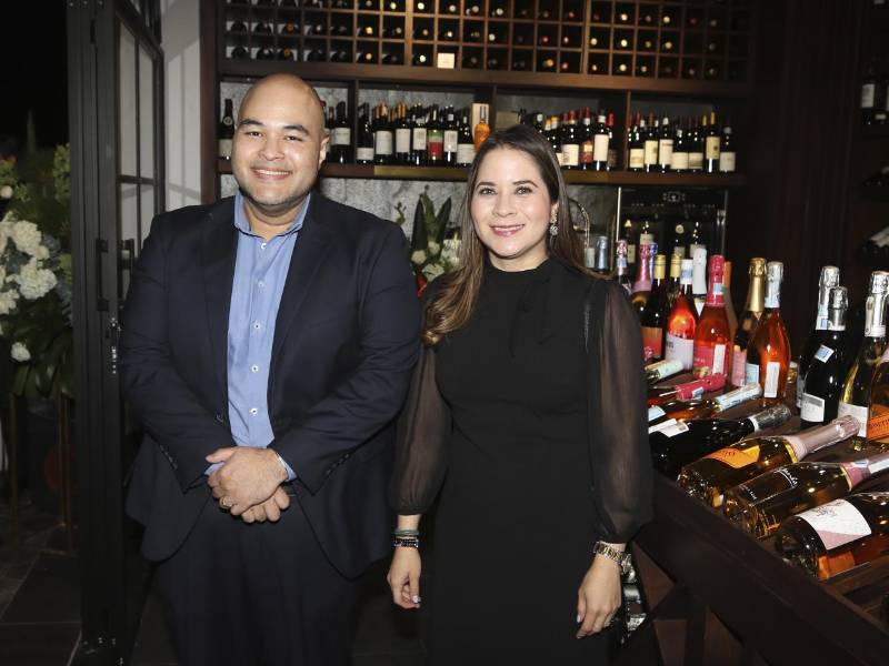 Los asistentes celebraron la apertura de Casa del Ron en City Plaza con un brindis que marcó el inicio de una nueva experiencia premium en el sur de Tegucigalpa
