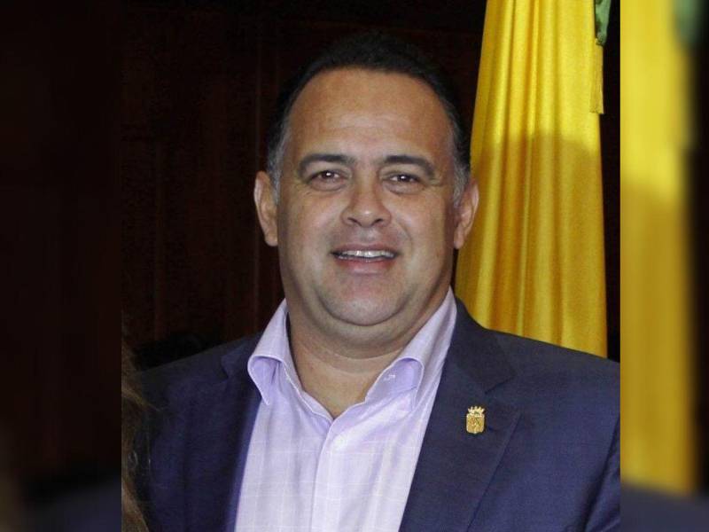 <b>Armando Calidonio Alvarado.</b>