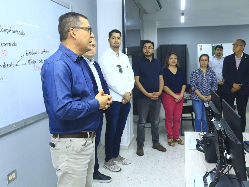 El doctor Denis Aguilar, decano de la Facultad de Ingenierías de la UTH, señaló que estos intercambios permiten aprovechar las capacidades tecnológica de ambas universidades.