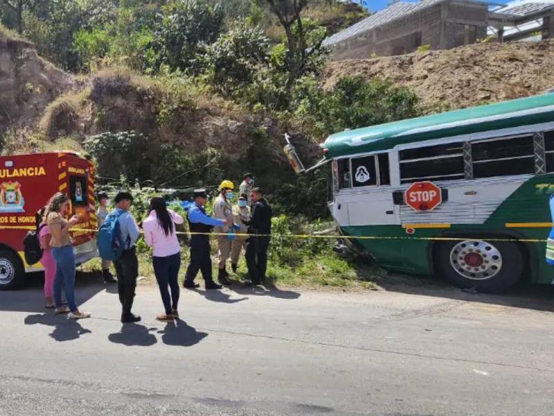 Un trágico accidente vial ocurrido la tarde de este miércoles en la comunidad de Río Grande, en el tramo entre Gracias, Lempira, y Santa Rosa de Copán, dejó como saldo la muerte de cuatro agentes de la Policía Nacional. Estos son los rostros de los cuatro uniformados fallecidos.