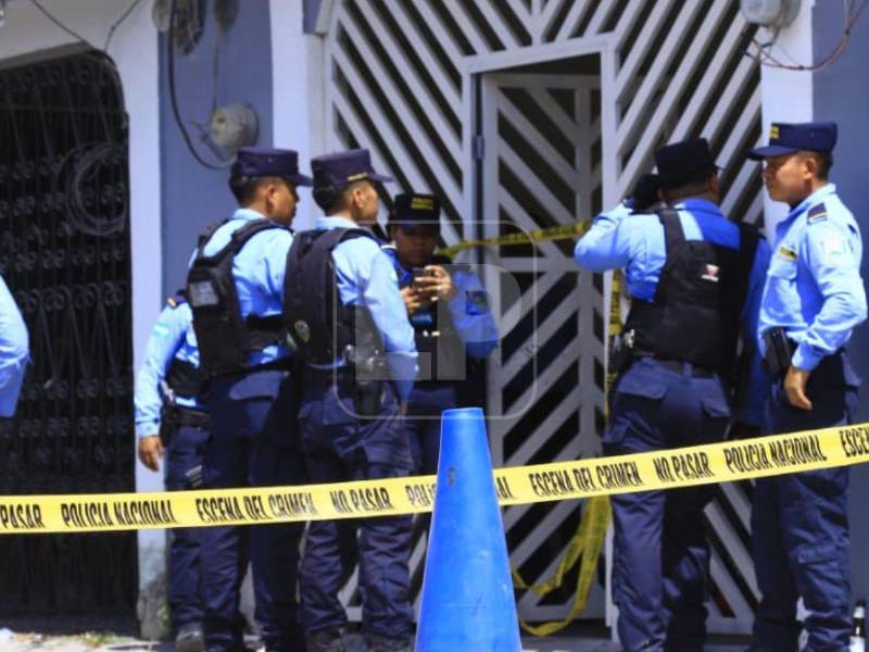 Un agente policial fue hallado sin vida este domingo en su apartamento en la colonia Victoria, Choloma, Cortés. Se trata de Robel Alberto Rodríguez Rodríguez, de 25 años, agente policial de la escala básica asignado a la posta de la colonia López Arellano.