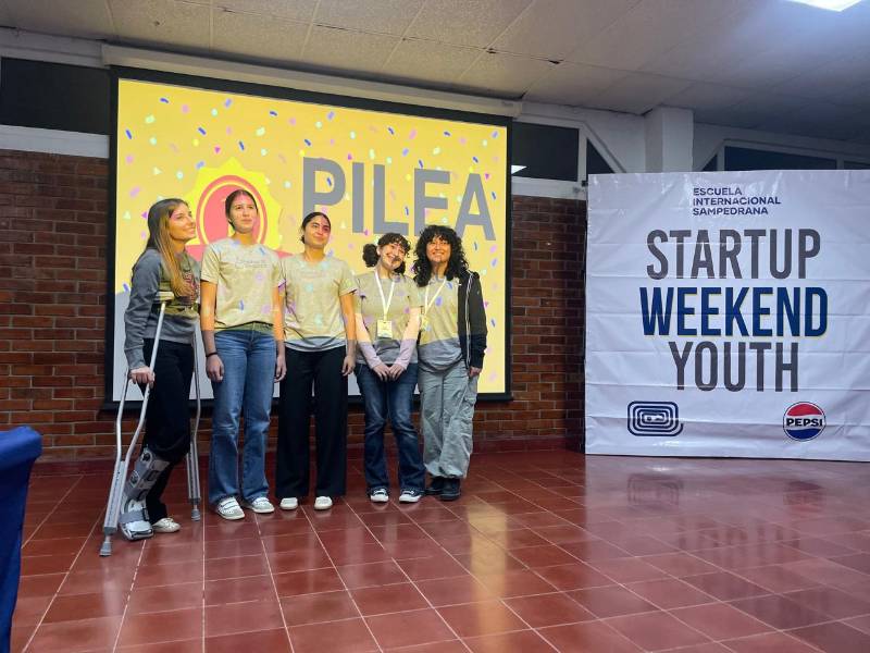 Primer lugar: Idea de negocio, PILEA: Cristina Benhard ( EIS), Emma Rosenthal (EIS), Ivanna Kawas (EIS), Adri García ( El Alba School) Siguatepeque y ⁠Ana Membreño ( El Alba School) Siguatepeque.
