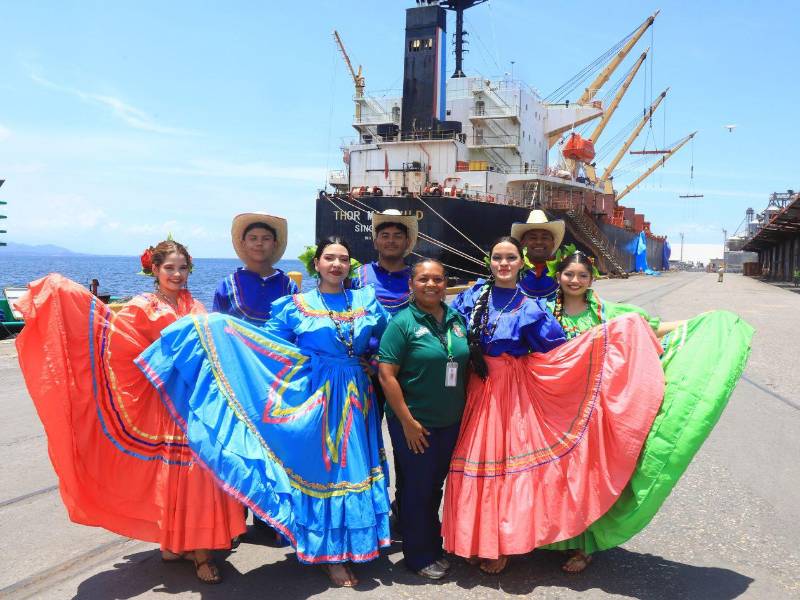 Destacada participación de la Danza Folclórica Porteña de la Municipalidad de Puerto Cortés.