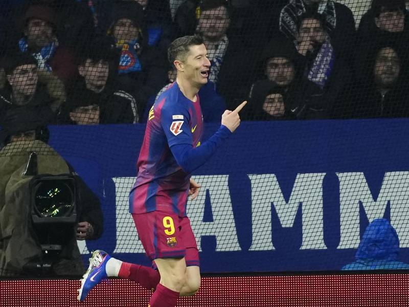 La celebración de Lewandowski tras su gol contra el Espanyol.