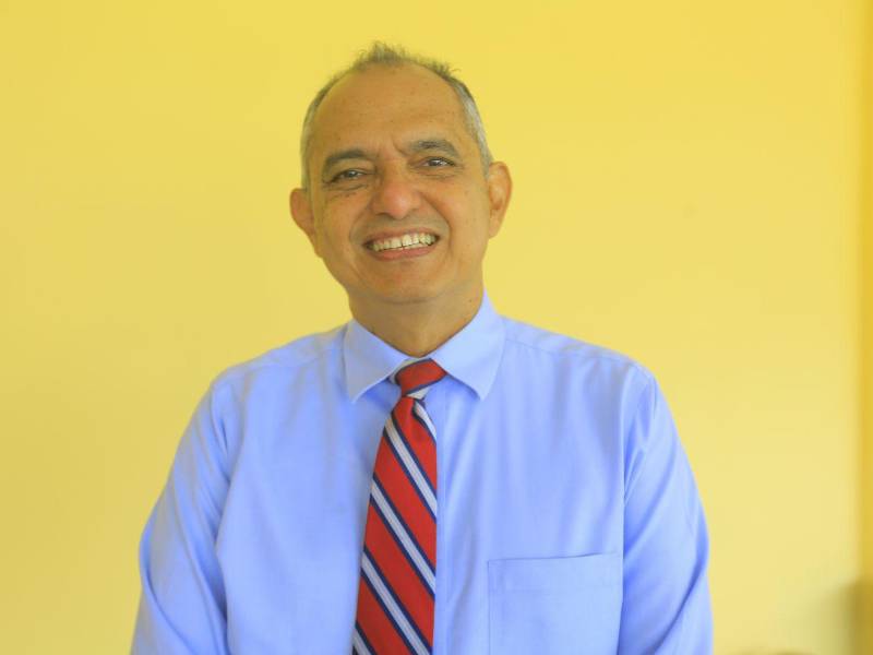 El máster Javier Mejía, rector general de UTH, destacó que este programa formativo del CNA integra a estudiantes con excelencia de todas las universidades del país con carreras de Derecho.