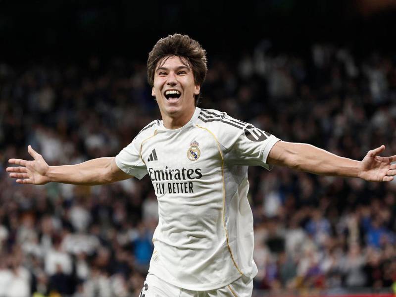 Gonzalo García celebrando su gol con el Real Madrid ante el Betis.