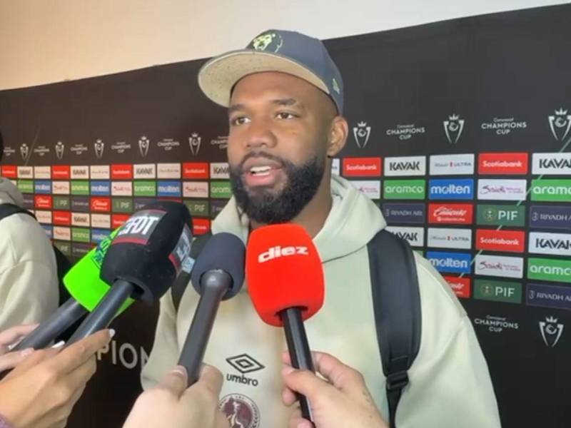 “El Toro” Benguché dando declaraciones a los medios de comunicaciLn luego del partido Olimpia - América.