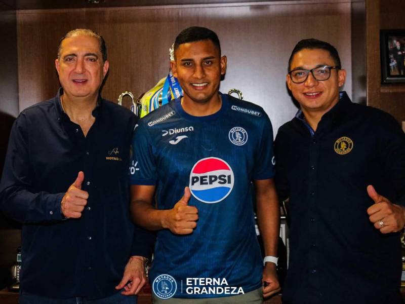 Luis Ortiz fue presentado en el Motagua por Pedro Atala y Emilio Izaguirre.