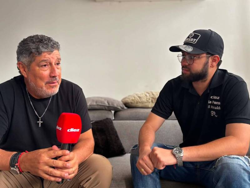 Mano a mano del asistente de Jeaustin Campos en Real España con nuestro periodista Mario Jafeth Moreno.
