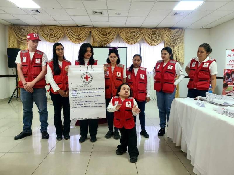 Además de liderar el Programa de Personas con Discapacidad en Villanueva, es voluntaria en la Cruz Roja, donde aborda temas de salud mental y autoestima.