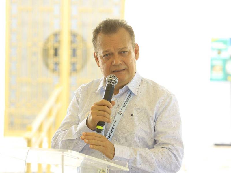 Doctor Mario Maldonado, representante de la Asociación Pediátrica Hondureña capítulo Valle de Sula, participa en el lanzamiento de la jornada de vacunación.