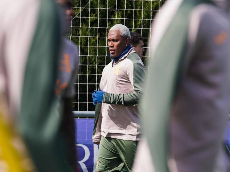 Deiby Flores estuvo entrenando con la Selección de Honduras para el amistoso ante Perú.