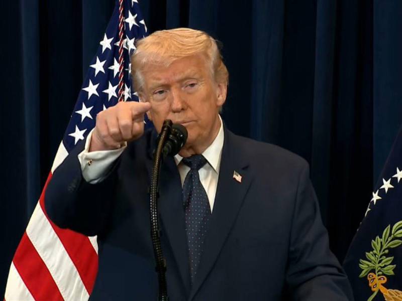 Captura de video de una transmisión de la Casa Blanca del presidente de Estados Unidos, Donald Trump, durante una rueda de prensa este lunes, en Miami (EE UU).