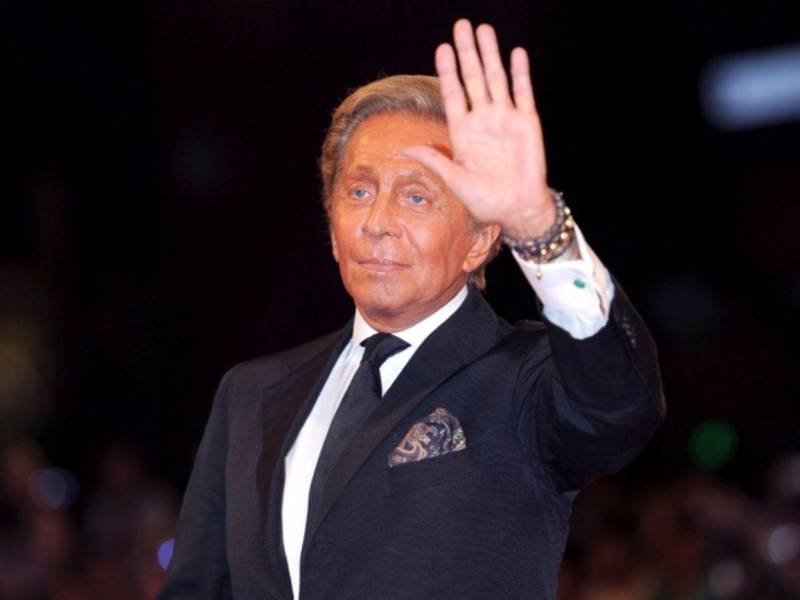 Valentino fue considerado como el último emperador del diseño durante una carrera de 45 años al frente de su casa de moda.