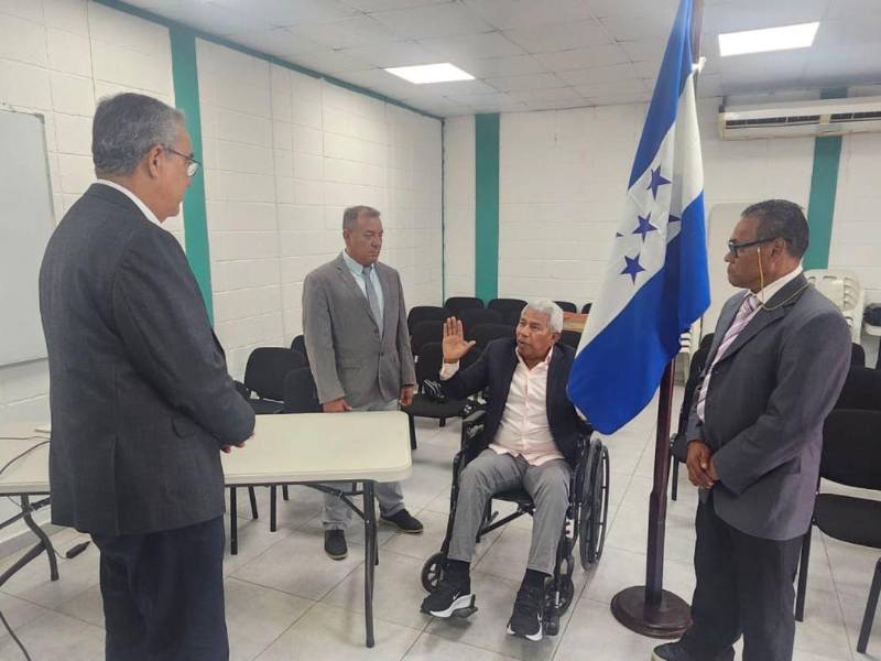 Héctor Castellón se graduó con la licencia pro de entrenador en un curso avalado por la Federación de España.