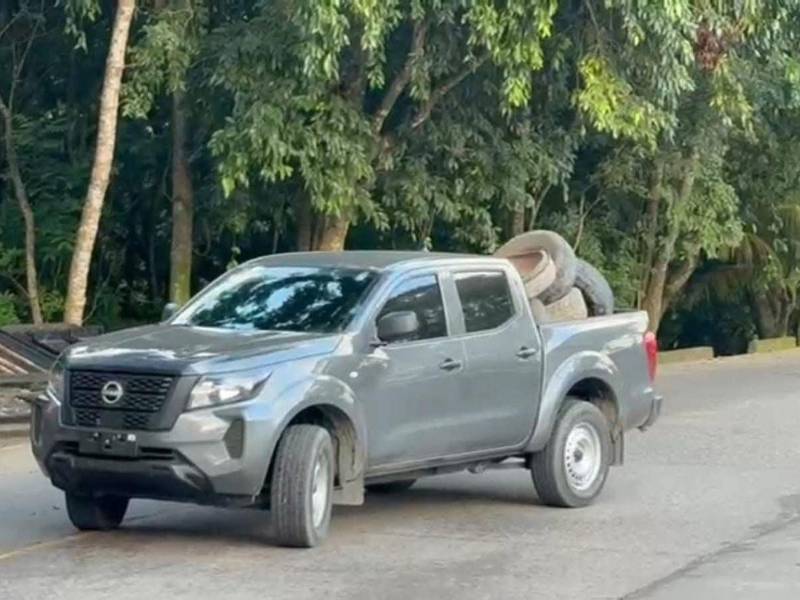 En este vehículo trasladaba llantas <b>Roger Colíndres.</b>