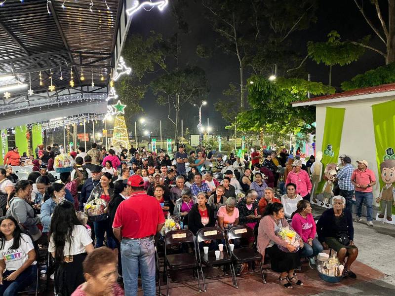 El alcalde Aníbal Alvarado presidió la jornada junto a la mayoría de los miembros de la Corporación Municipal de Santa Rosa de Copán.