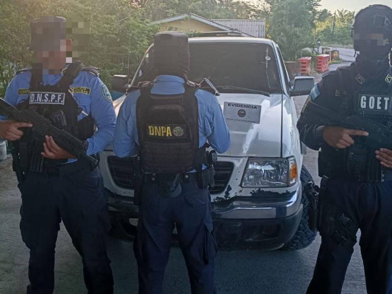 En este carro se movilizaban los paquetes con la sustancia prohibida, según informe de las autoridades.