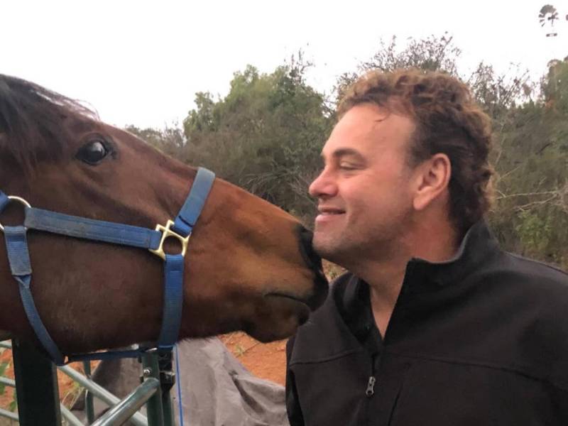 El reconocido periodista deportivo David Faitelson sorprendió a sus seguidores al anunciar el cierre de una etapa importante de su carrera.