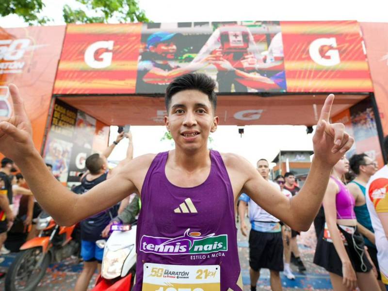 Diego Tumax se abraza con la gloria tras conquistar los 21 kilómetros en San Pedro Sula.