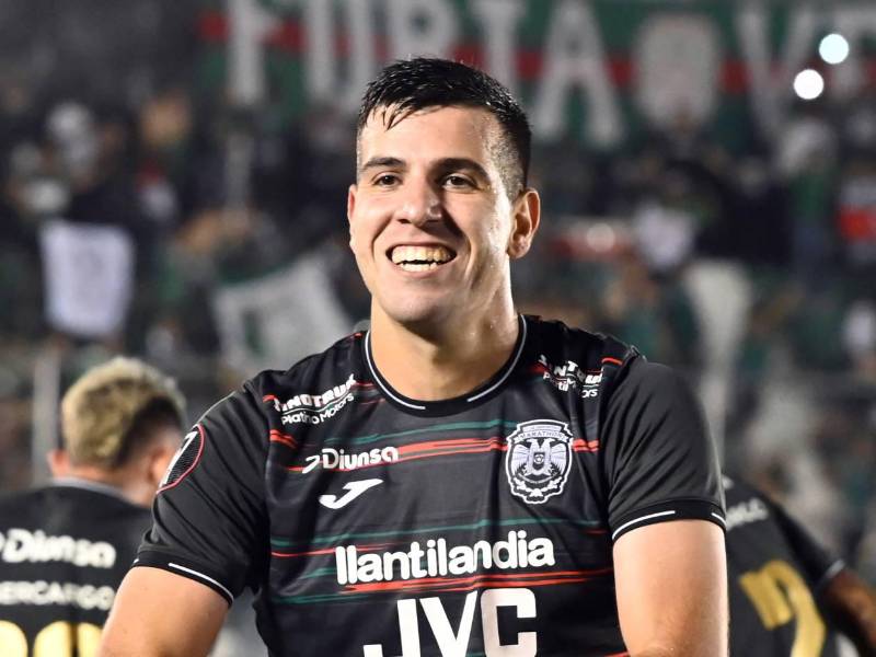 El argentino Messiniti celebrando el gol que abrió el marcador.