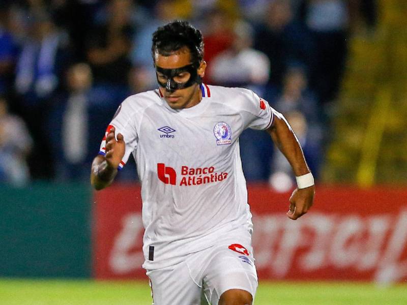 Edwin Rodríguez tuvo un gris partido en Costa Rica ya que fue bien marcado por la zaga defensiva del Cartaginés.