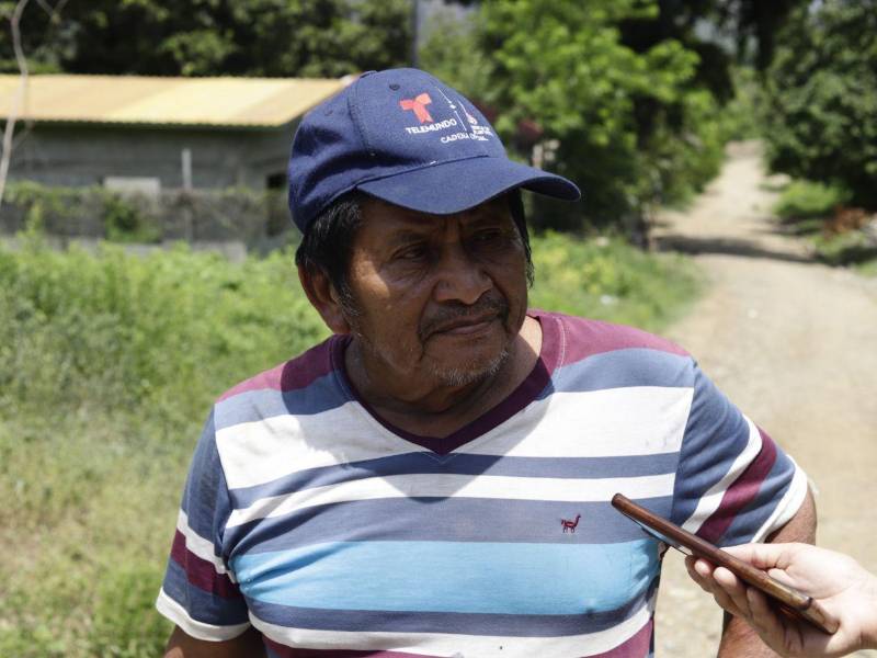 Don Rufino, uno de los primeros habitantes de la colonia Suvanh, recuerda que cuando llegó apenas existían unas tres viviendas. Con tristeza, afirma que duele ver cómo el socavón amenaza con destruir el esfuerzo y patrimonio que las familias han construido.