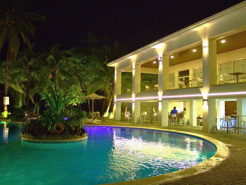 Consulte por las opciones de alojamiento que ofrece Honduras Shores Plantation.