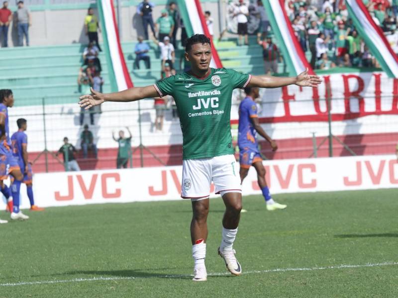 La celebración de Alexy Vega, que llegó a 50 goles en la historia de la Liga Nacional de Honduras.