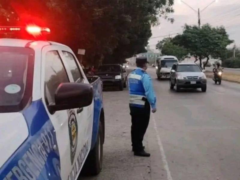 La DNVT, a través de la Unidad de PatrulladeCarretera realizó el decomiso de más de 100 motocicletas durante operativos de control vehicular ejecutados en diferentes ejes carreteros del país. Estas acciones tienen como finalidad fortalecer la seguridad vial y garantizar el cumplimiento de la Ley de Tránsito.