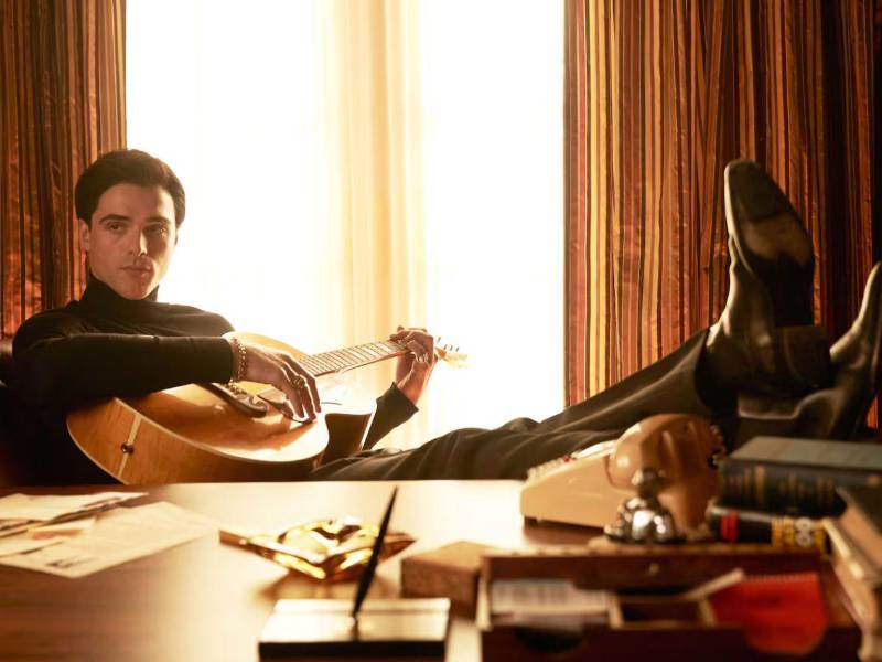 Sus papeles como “chico guapo de quien te enamoras” se sucedieron hasta alcanzar su cúspide interpretando a Elvis Presley en “Priscilla”, dirigida por Sofía Coppola en 2023.