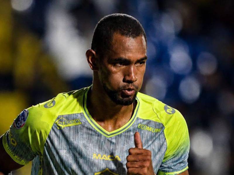 Jerry Ricardo Bengtson se ha convertido en tendencia en las redes sociales luego de protagonizar un altercado en la calle con un influencer, situación que rápidamente generó reacciones y comentarios entre los usuarios.