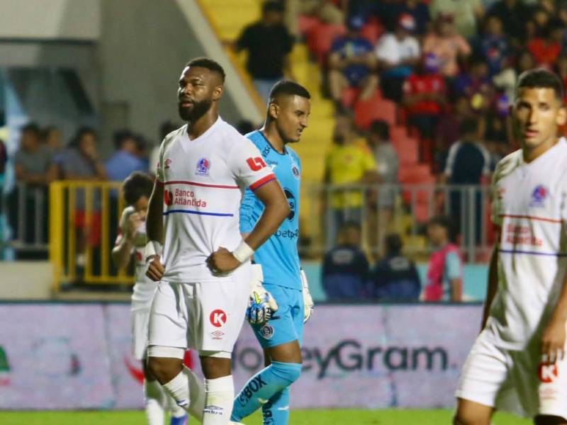 Jorge Benguché desperdició una clara oportunidad en el inicio del segundo tiempo.