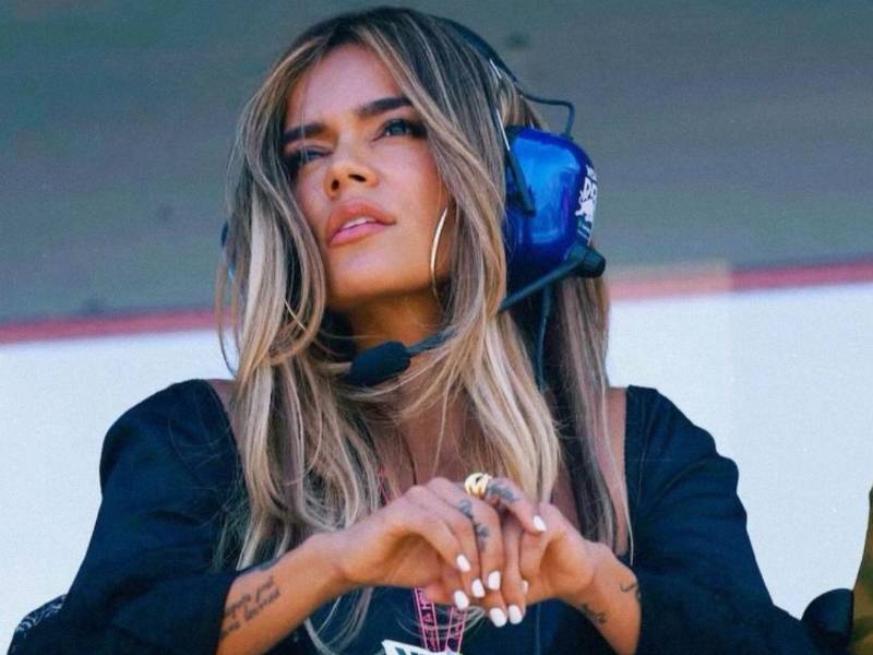 Karol G ha compartido contenido en sus redes utilizando mucho el color azul.